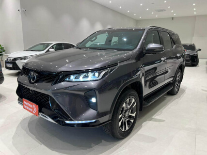 TOYOTA HILUX SW4 2.8 SRX DIAMOND 4X4 7 LUGARES 16V TURBO INTERCOOLER DIESEL 4P AUTOMÁTICO